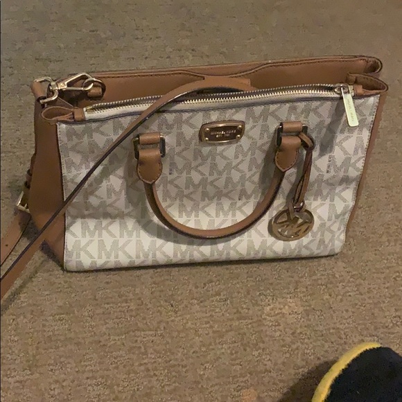 Michael Kors handbag with long stap. - Picture 7 of 7